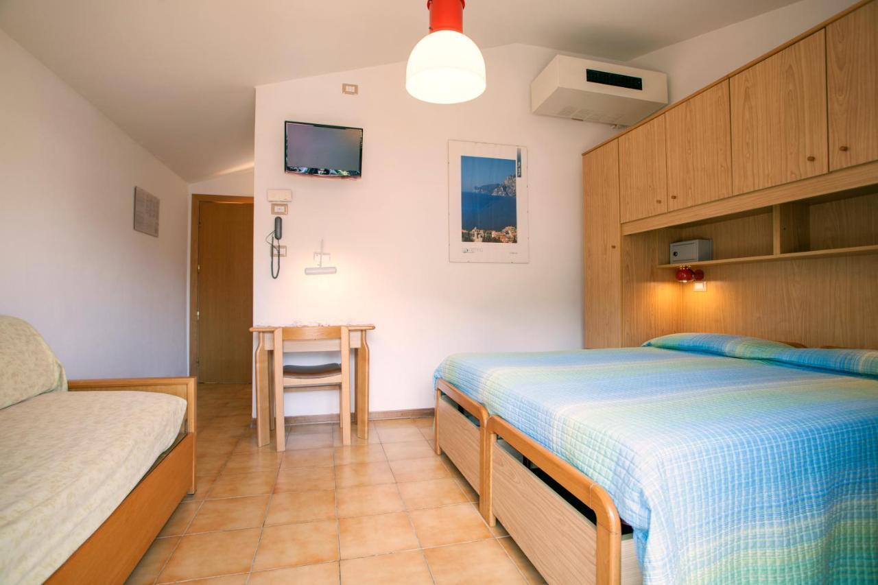 Hotel Garni Villa Magnolia Torbole Sul Garda Cameră foto