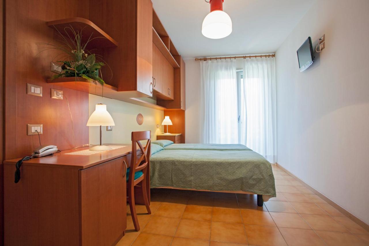 Hotel Garni Villa Magnolia Torbole Sul Garda Cameră foto